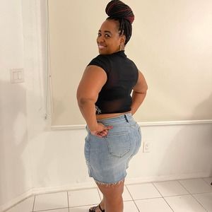 Meet your Posher, Angela